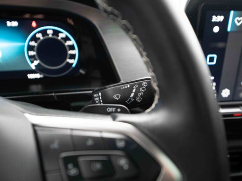 Used 2024 Volkswagen Atlas Cross Sport SE image 14