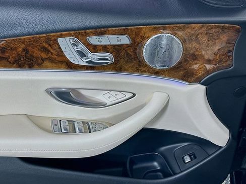 Used 2018 Mercedes-Benz E 300 image 18