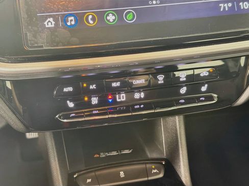 Used 2022 Chevrolet Bolt EUV LT w/ Comfort Package FWD image 15