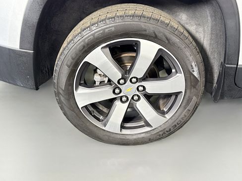 Used 2021 Chevrolet Traverse LT w/ LT Premium Package image 33