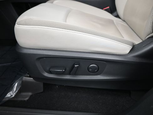 Used 2022 Nissan Pathfinder SL image 11