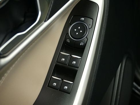 Used 2022 Ford Explorer XLT image 18