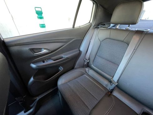 Used 2025 Buick Envista Preferred image 39