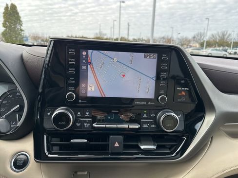 Certified 2020 Toyota Highlander XLE image 20