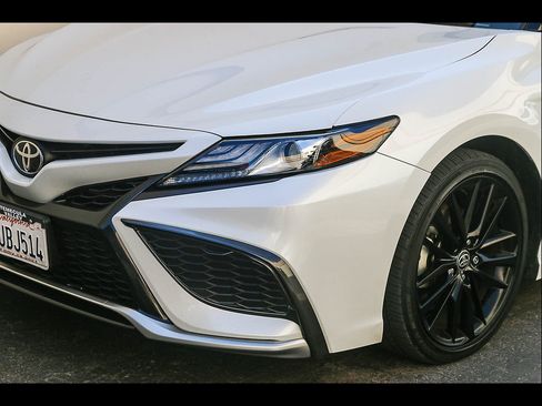 Used 2021 Toyota Camry XSE w/ Carpet Mat Package (TMS) FWD image 2