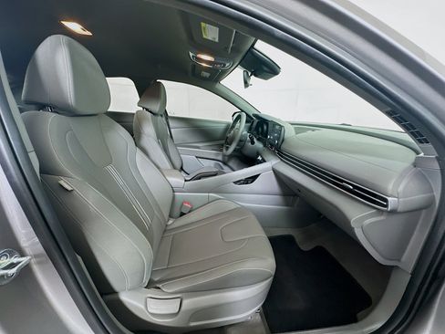 Used 2023 Hyundai Elantra SEL image 29