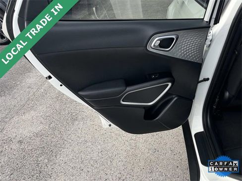 Used 2022 Kia Soul LX image 16