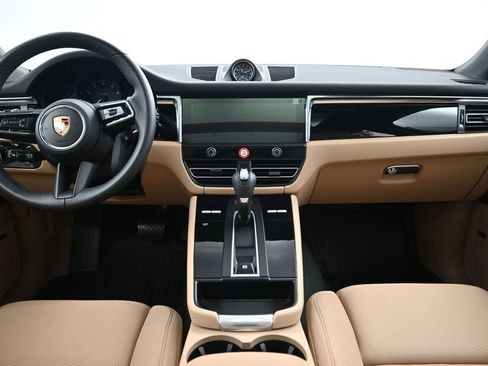 Certified 2026 Porsche Macan AWD/4WD image 9