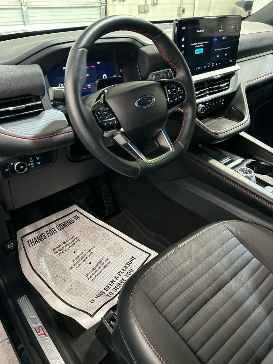 Used 2025 Ford Explorer ST-Line w/ ST-Line Street Pack AWD/4WD image 8