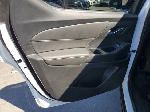 Used 2023 Chevrolet Traverse LT image 17