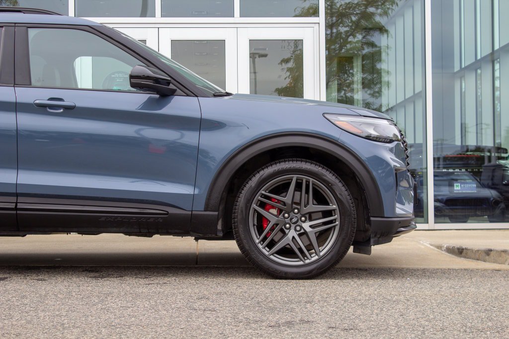 Used 2025 Ford Explorer ST AWD/4WD image 5