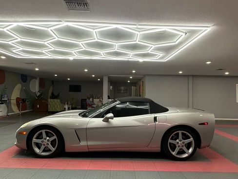 Used 2005 Chevrolet Corvette Convertible w/ Preferred Equipment Group RWD image 3