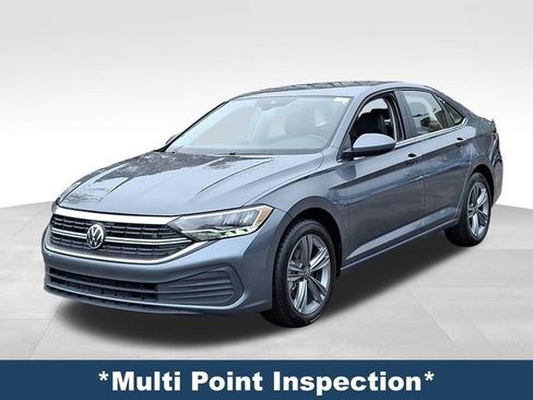 Used 2024 Volkswagen Jetta SE image 4