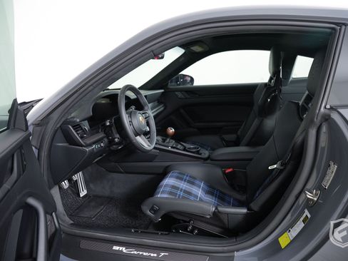 Used 2025 Porsche 911 Carrera RWD image 15