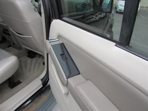 Used 2006 Ford Explorer XLT image 23