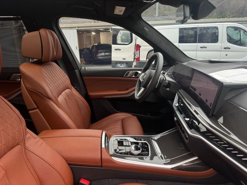 Used 2026 BMW X7 M60i image 44