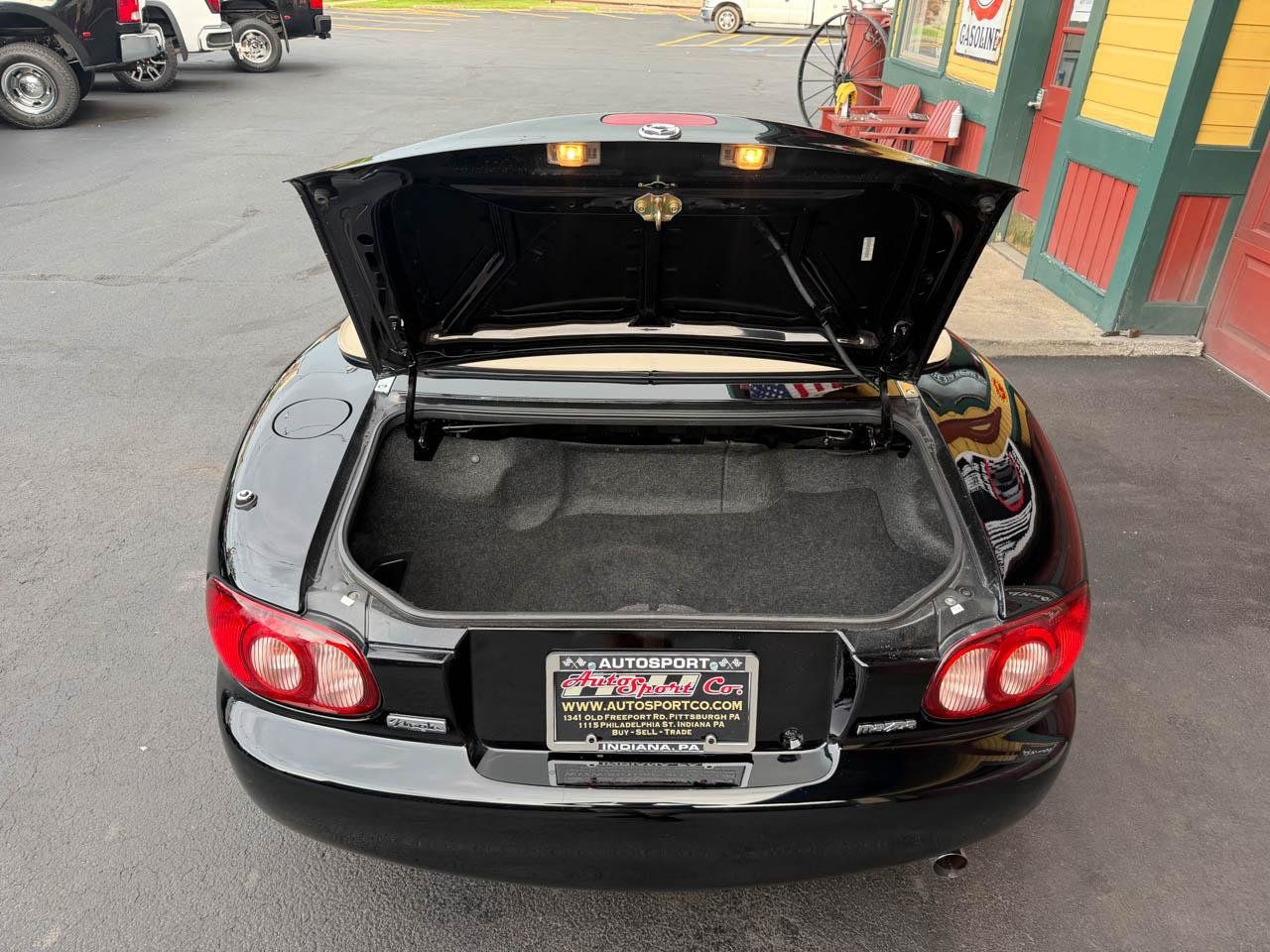 Used 2004 MAZDA MX-5 Miata LS RWD image 25
