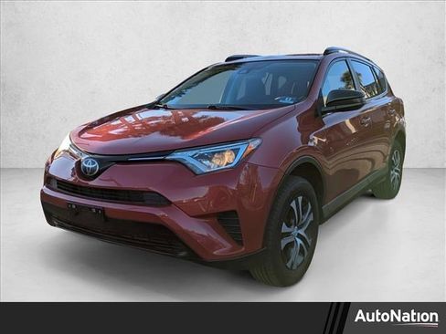 Used 2017 Toyota RAV4 LE image 1