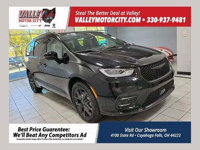 New 2026 Chrysler Pacifica Limited w/ S Appearance Package
