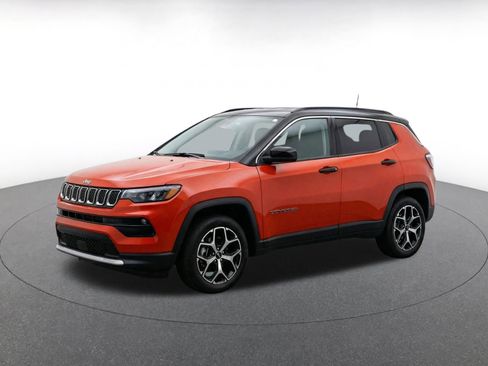 Used 2025 Jeep Compass Limited AWD/4WD image 3