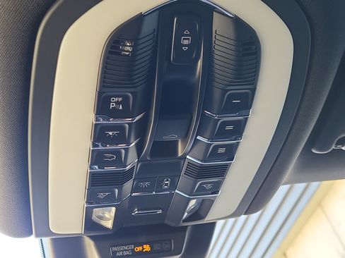 Certified 2026 Porsche Macan AWD/4WD image 39