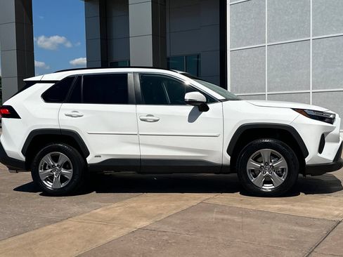Used 2024 Toyota RAV4 LE AWD/4WD image 3