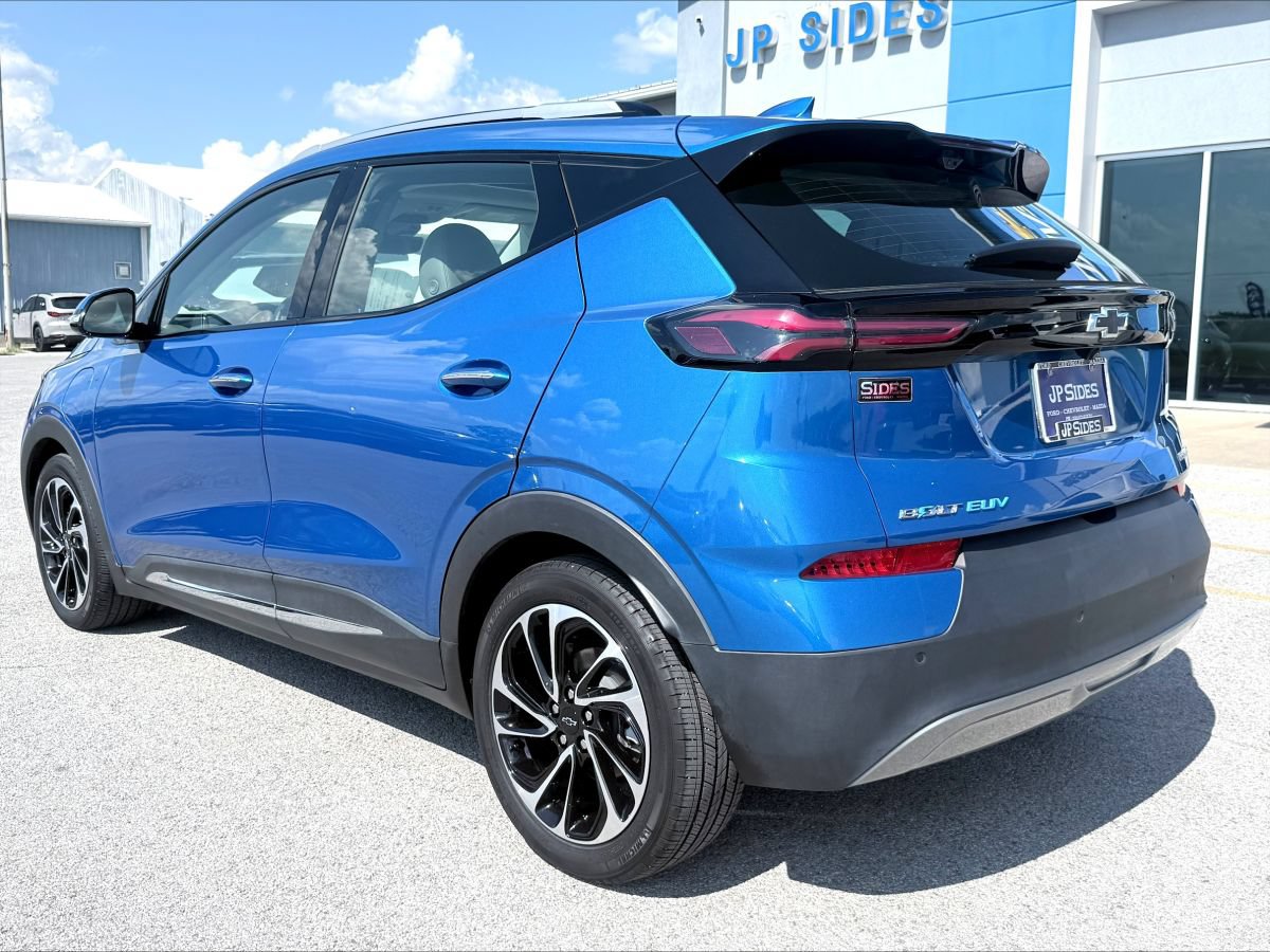 Used 2022 Chevrolet Bolt EUV Premier w/ Sun & Sound Package FWD image 7