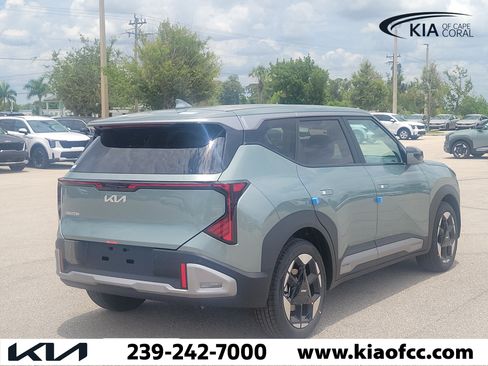 New 2027 Kia Seltos S FWD image 6