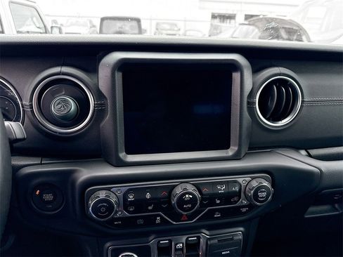 Used 2023 Jeep Wrangler Unlimited Sahara w/ Cold Weather Group image 13