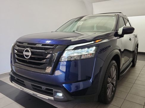 Used 2023 Nissan Pathfinder SL w/ SL Premium Package image 2