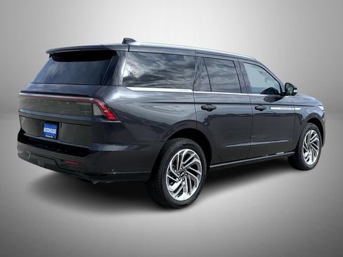 Used 2025 Lincoln Navigator Reserve AWD/4WD image 5
