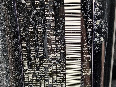 Used 2025 Toyota Corolla Cross LE image 34