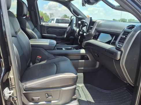 Used 2025 RAM 2500 Limited AWD/4WD image 20