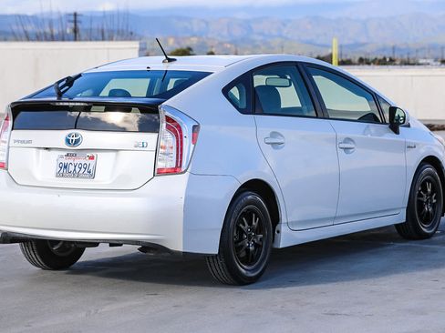 Used 2015 Toyota Prius Four image 5