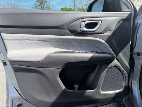 Used 2022 Jeep Compass Latitude image 9