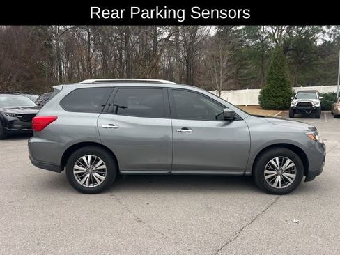 Used 2018 Nissan Pathfinder SV image 9