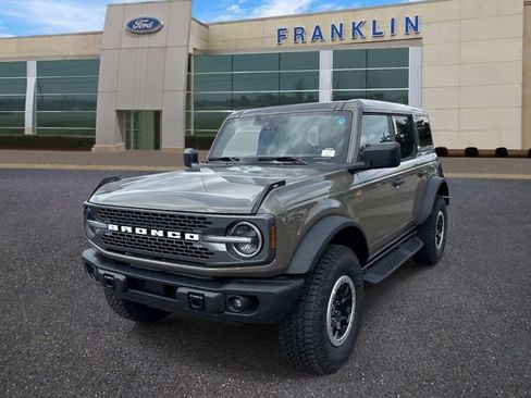 New 2026 Ford Bronco Badlands w/ Sasquatch Package AWD/4WD image 3