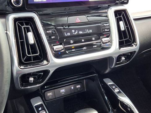 Used 2022 Kia Sorento SX image 24