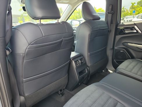 New 2026 Mitsubishi Outlander SE FWD image 15