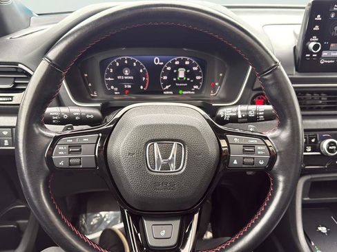 Used 2025 Honda Pilot Black Edition image 11