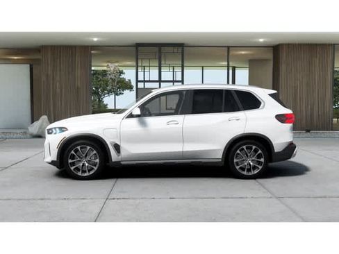 Used 2026 BMW X5 xDrive50e w/ Premium Package AWD/4WD image 4