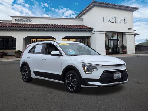 Used 2025 Kia Niro EX FWD image 2