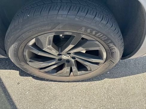 Used 2023 Volkswagen Atlas SE w/ Black Wheel Package FWD image 6