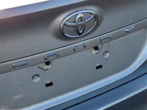 Used 2018 Toyota Camry LE image 26