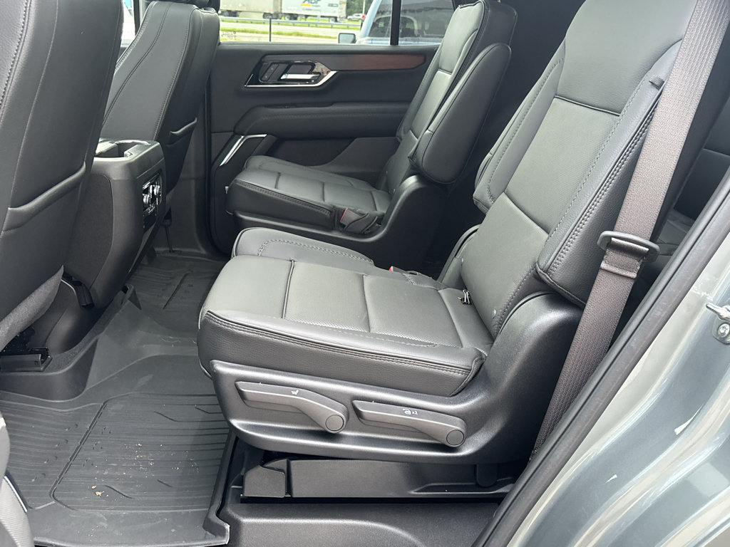 Used 2026 GMC Yukon Denali w/ Sun & Power Step Package AWD/4WD image 31