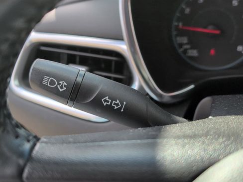 Used 2018 Chevrolet Equinox LT image 23