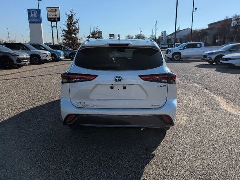 Used 2021 Toyota Highlander Limited image 21