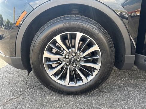 Certified 2023 Lincoln Nautilus AWD w/ Premium Package image 28