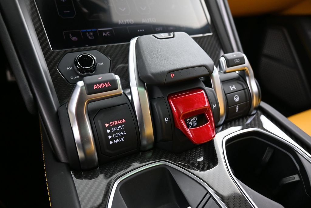 Used 2022 Lamborghini Urus AWD/4WD image 22