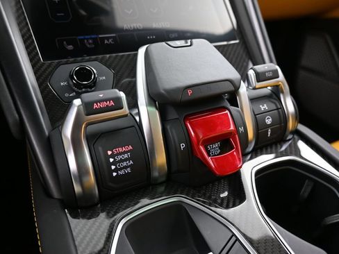 Used 2022 Lamborghini Urus AWD/4WD image 22
